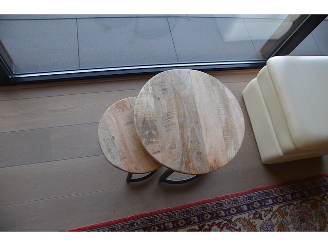 Opazetel, beige lederen poef, 2 ronde bijzettafeltjes - afbeelding 5 van  8