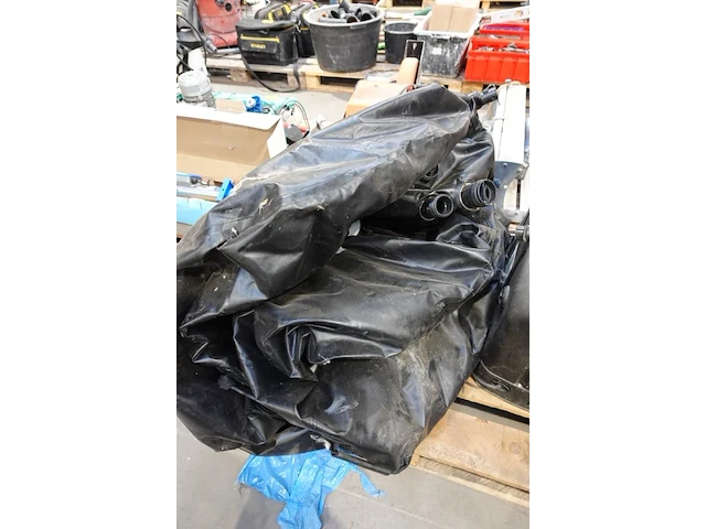 Opblaasbare jacuzzi intex - afbeelding 2 van  4