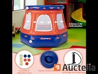 Opblaasbare trampoline voor kinderen met veiligheidsnet - afbeelding 2 van  8