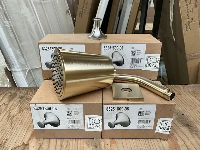 Opbouw hoofddouche dornbracht en 6x handdoekhouder - afbeelding 1 van  8