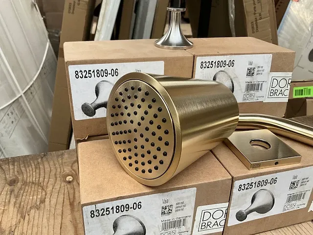Opbouw hoofddouche dornbracht en 6x handdoekhouder - afbeelding 3 van  8