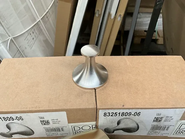 Opbouw hoofddouche dornbracht en 6x handdoekhouder - afbeelding 6 van  8