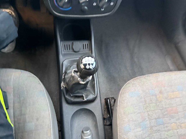 Opel - 2003 - combo - personenauto - afbeelding 19 van  32