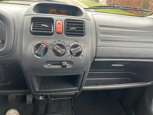 Opel - 2005 - agila - personenauto - afbeelding 9 van  18
