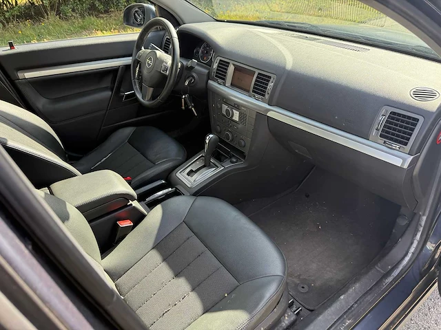 Opel - 2007 - vectra - personenauto - afbeelding 8 van  24