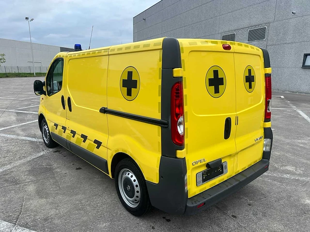 Opel - 2008 - vivaro - ambulance - personenauto - afbeelding 3 van  32