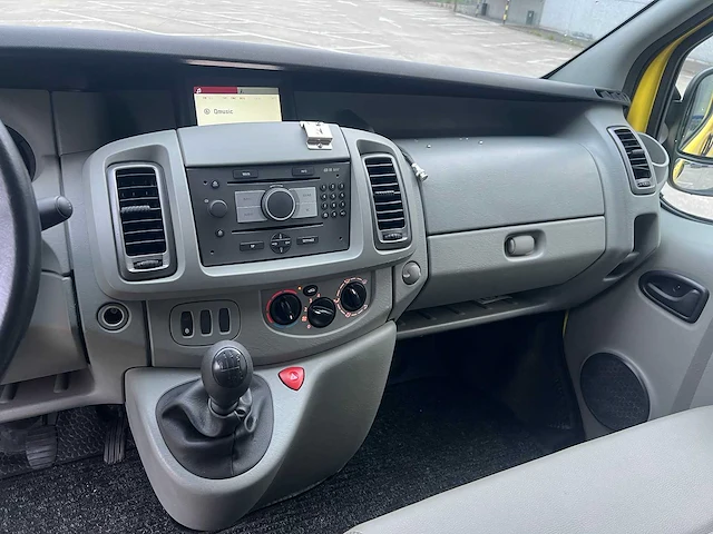 Opel - 2008 - vivaro - ambulance - personenauto - afbeelding 19 van  32