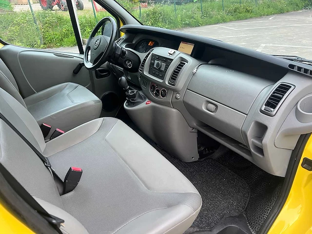 Opel - 2008 - vivaro - ambulance - personenauto - afbeelding 20 van  32