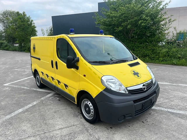 Opel - 2008 - vivaro - ambulance - personenauto - afbeelding 12 van  32