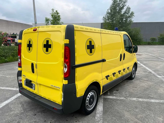 Opel - 2008 - vivaro - ambulance - personenauto - afbeelding 29 van  32