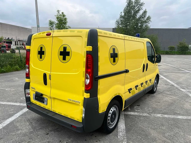 Opel - 2008 - vivaro - ambulance - personenauto - afbeelding 30 van  32