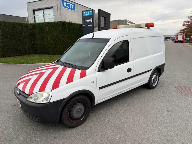 Opel - 2009 - combo - personenauto - afbeelding 1 van  21