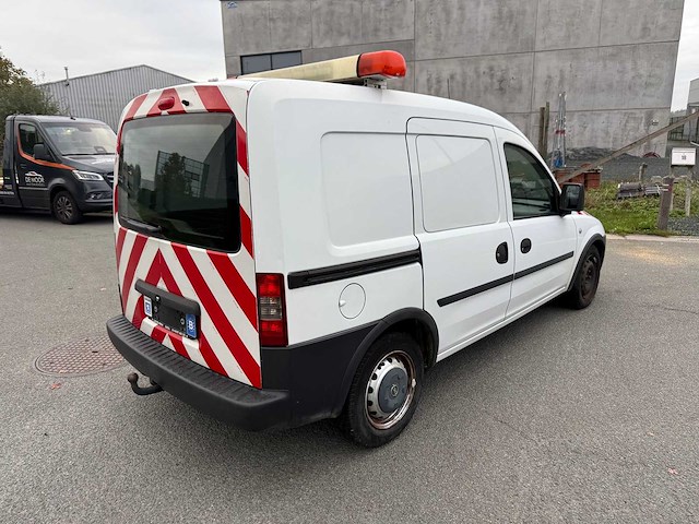 Opel - 2009 - combo - personenauto - afbeelding 18 van  21