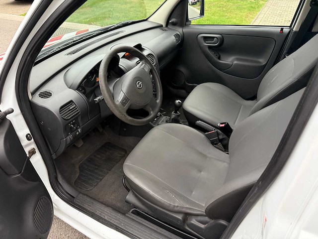 Opel - 2010 - combo - personenauto - afbeelding 2 van  19