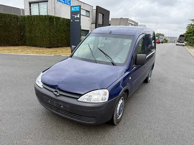 Opel - 2011 - combo - personenauto - afbeelding 16 van  22