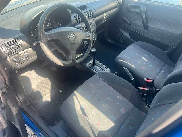 Opel - corsa - personenauto - 1998 - afbeelding 9 van  10