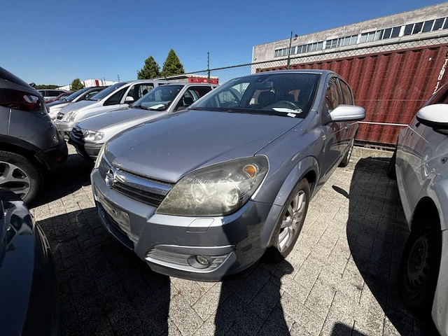 Opel astra 1.7 dtl cdti cosmo 80, 2005 - afbeelding 1 van  31