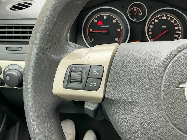 Opel astra uit 2008 - afbeelding 8 van  70