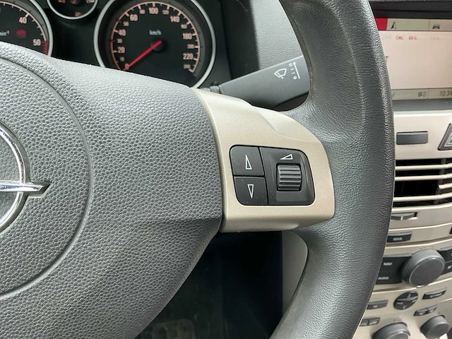 Opel astra uit 2008 - afbeelding 9 van  70