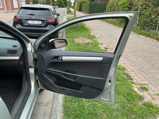 Opel astra uit 2008 - afbeelding 16 van  70