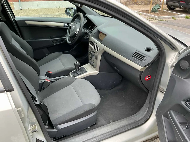 Opel astra uit 2008 - afbeelding 18 van  70