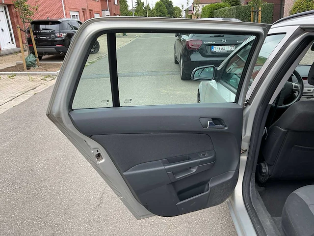 Opel astra uit 2008 - afbeelding 24 van  70