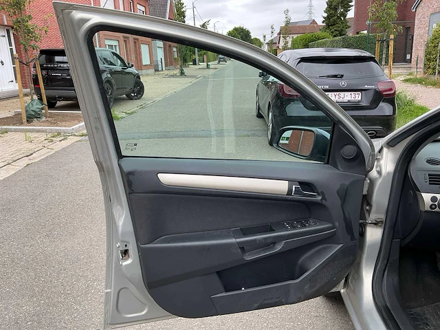 Opel astra uit 2008 - afbeelding 70 van  70