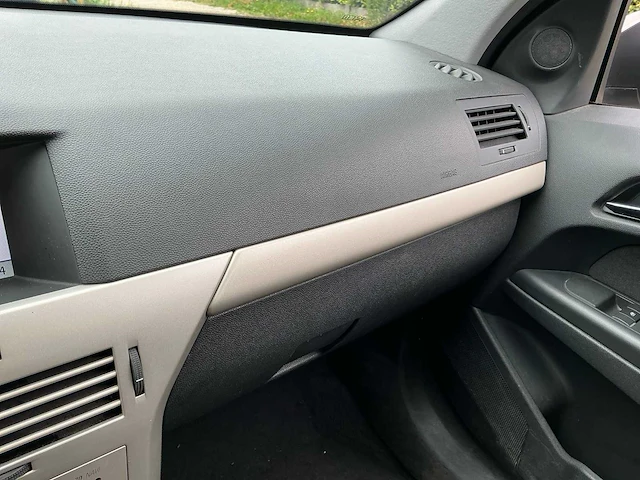 Opel astra uit 2008 - afbeelding 15 van  70