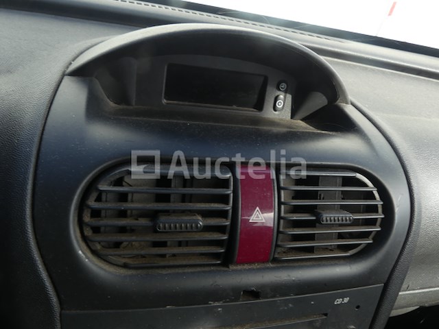 Opel combo auto - afbeelding 21 van  24