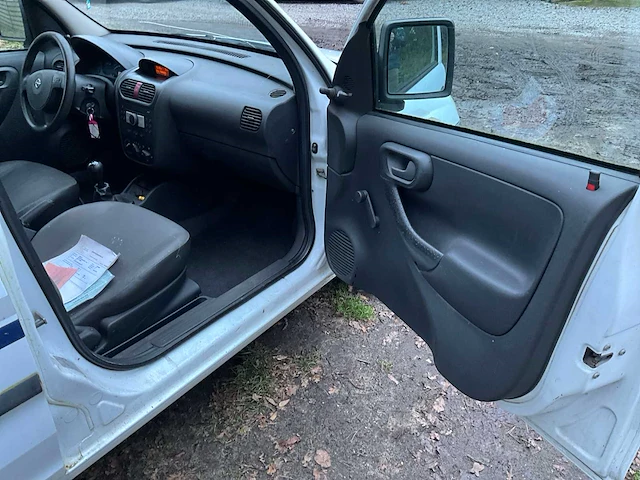Opel combo personenauto - afbeelding 24 van  27