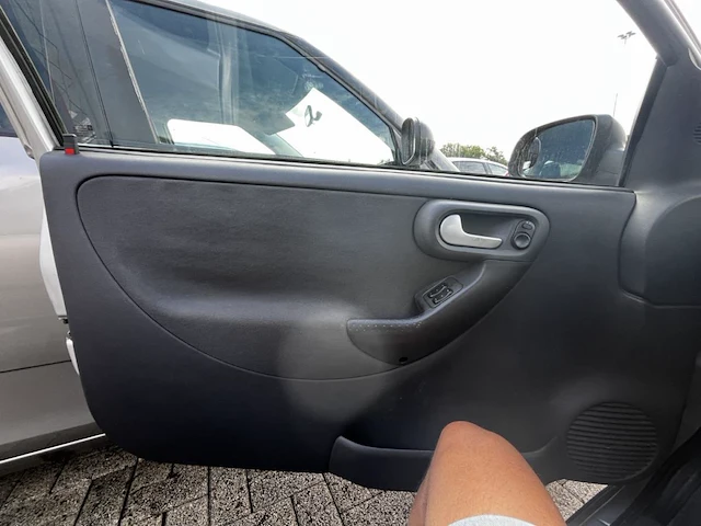 Opel corsa 1.0i xep 12v essentia 60,2002 - afbeelding 6 van  39