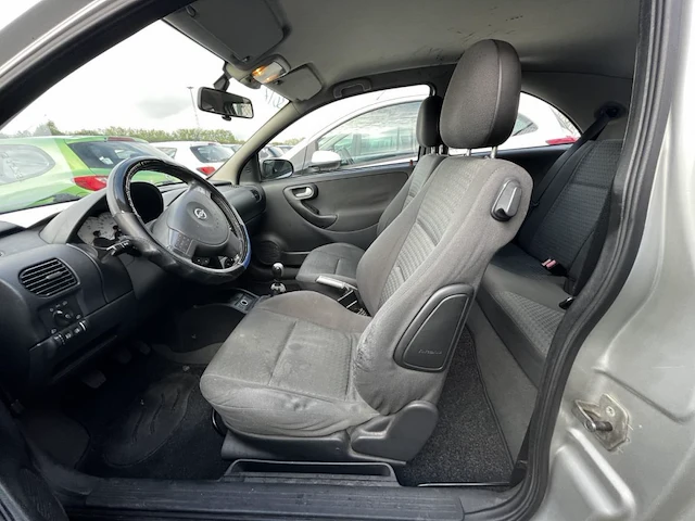 Opel corsa 1.0i xep 12v essentia 60,2002 - afbeelding 7 van  39