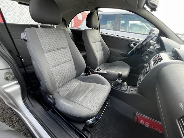 Opel corsa 1.0i xep 12v essentia 60,2002 - afbeelding 15 van  39