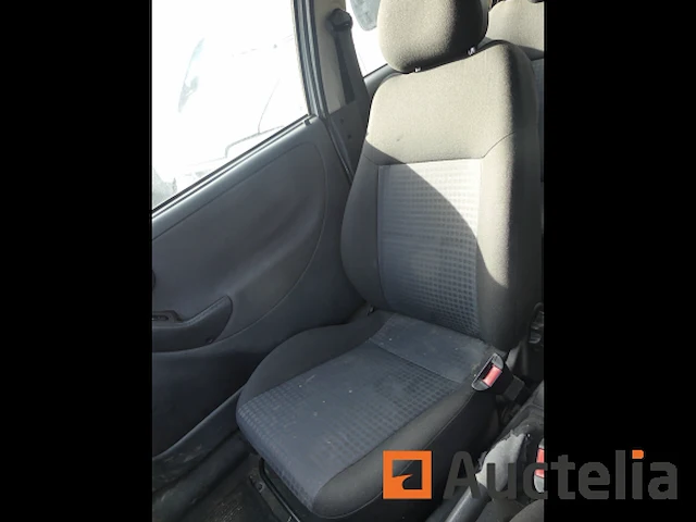 Opel corsa auto - afbeelding 4 van  19