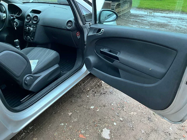Opel corsa personenauto - afbeelding 21 van  28