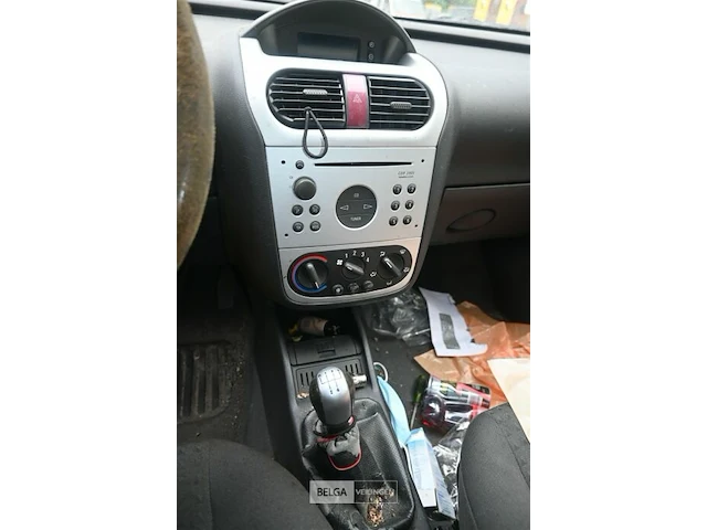 Opel corsa - afbeelding 8 van  10