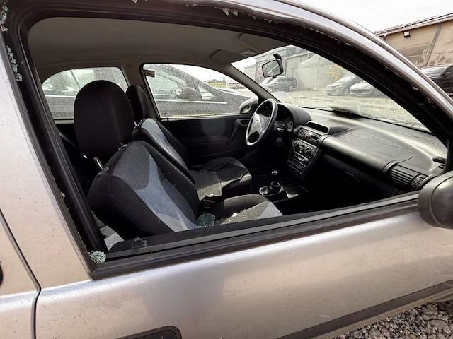 Opel corsa - afbeelding 2 van  17