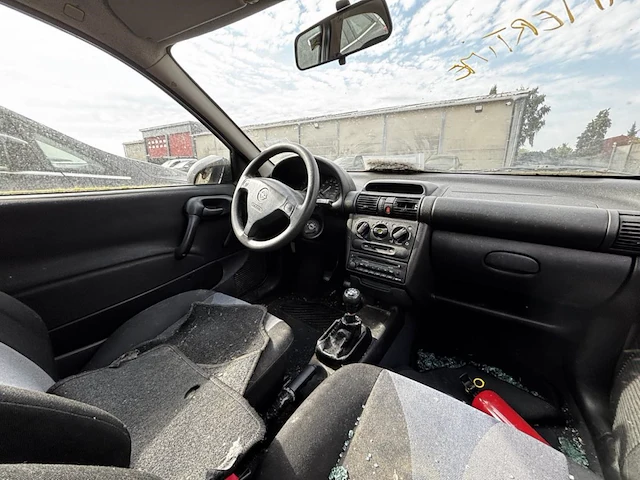 Opel corsa - afbeelding 16 van  17