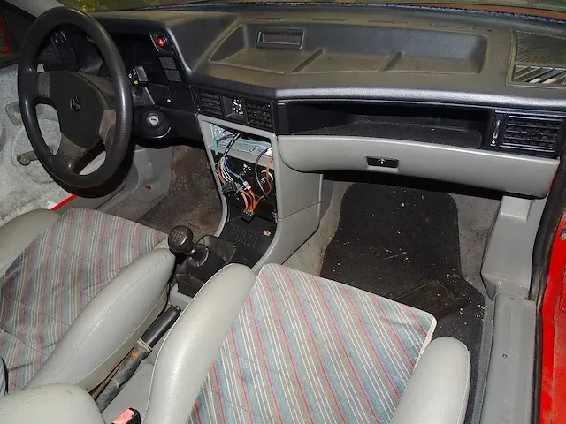 Opel kadett cabrio 2.0 gsi (barn-find) - afbeelding 11 van  48