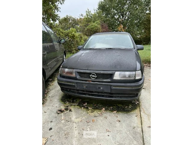 Opel vectra - afbeelding 1 van  9