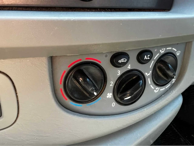 Opel vivaro 2.5 cdti airco - afbeelding 7 van  21