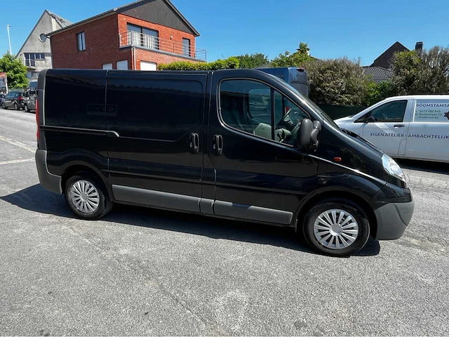 Opel vivaro 2.5 cdti airco - afbeelding 15 van  21