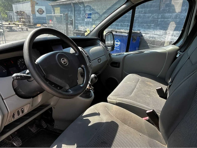 Opel vivaro 2.5 cdti airco - afbeelding 16 van  21