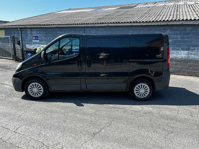 Opel vivaro 2.5 cdti airco - afbeelding 18 van  21