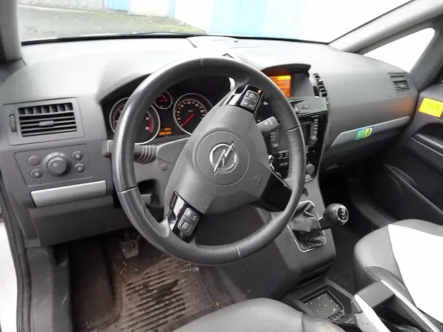 Opel zafira - afbeelding 17 van  20