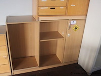 Open houten opbergkast