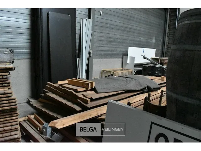 Open ski hut, party hut, thema wintervakantie, met bijpassende decoratie - afbeelding 5 van  9