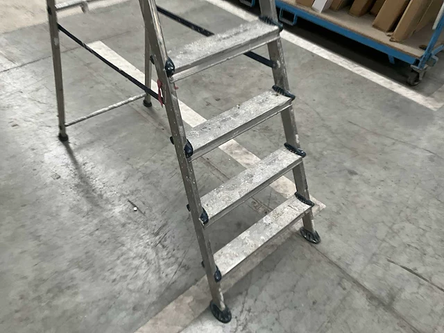 Opklapbare alu trapladder - afbeelding 4 van  5