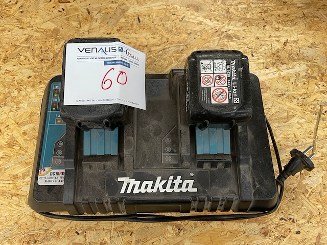 Oplaadstation makita en 2 batterijen - afbeelding 1 van  4