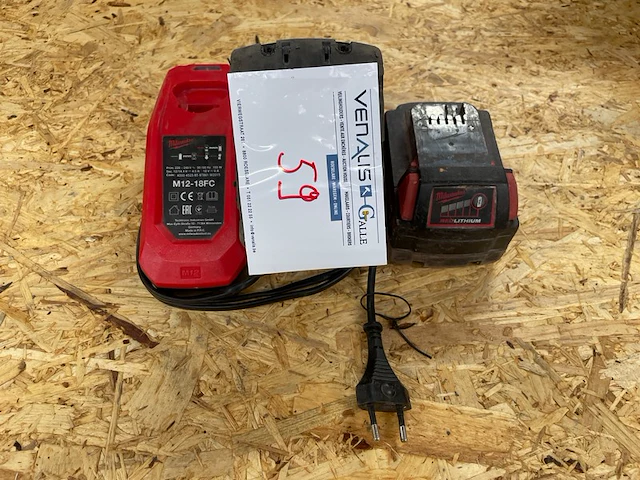 Oplaadstation milwaukee + 2 batterijen - afbeelding 1 van  2